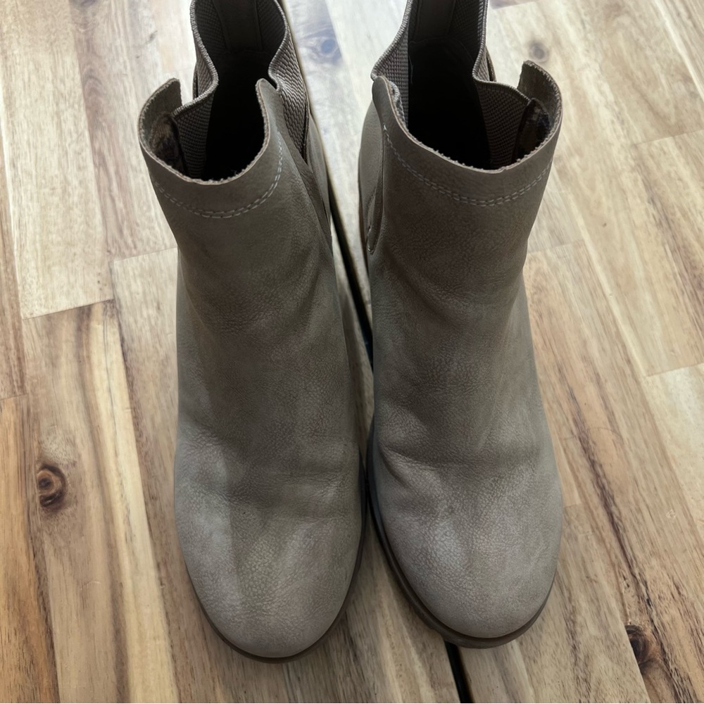 Korks Taupe Heeled Chelsea Boots Size 10M - Picture 2 of 7